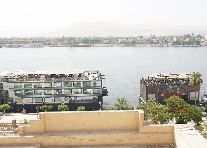 Merry Land Hotel & Roof Top Nile Restaurant Luxor