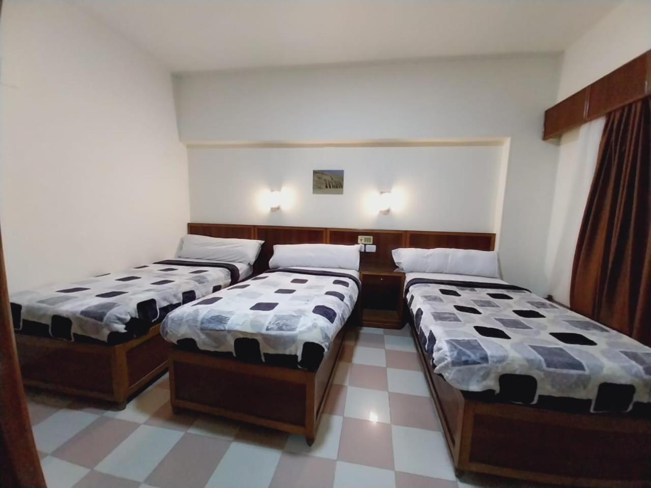 Merry Land & Roof Nile Restaurant 2*