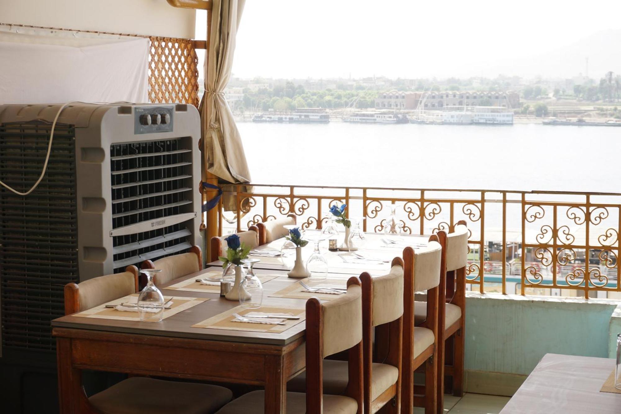 Merry Land & Roof Nile Restaurant
