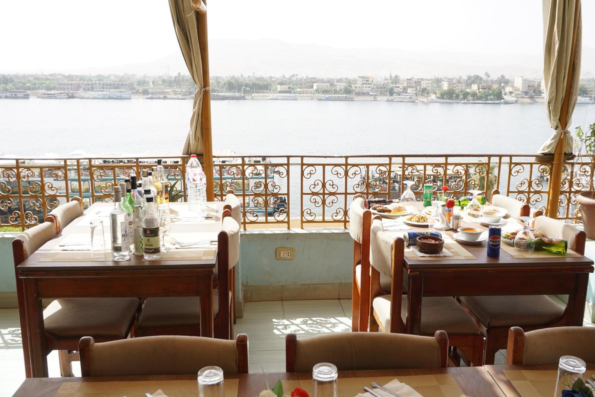 Hotel Merry Land & Roof Nile Restaurant