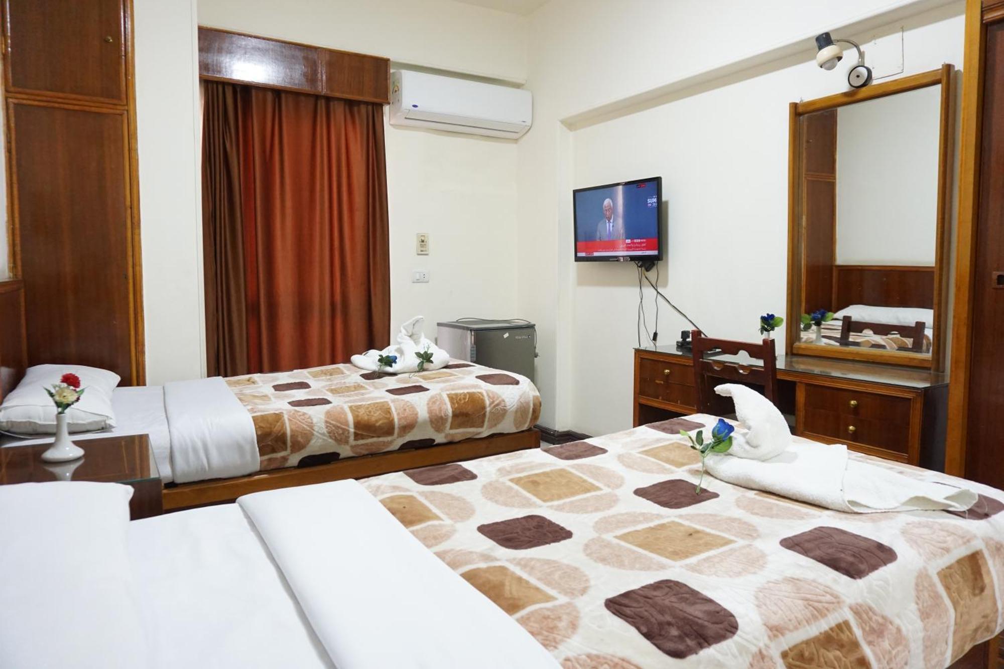 Merry Land & Roof Nile Restaurant Hotel 2*