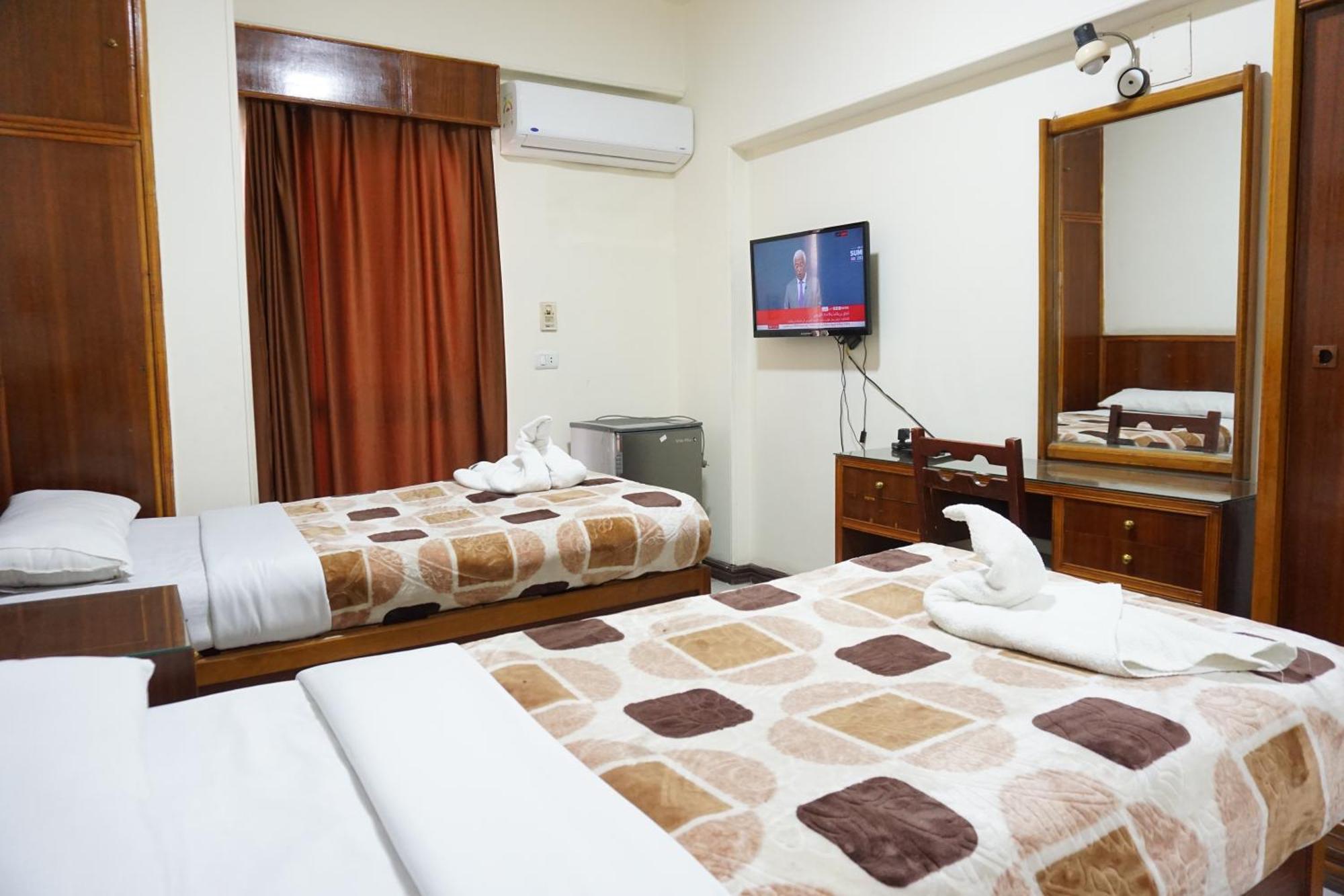 Hotel Merry Land & Roof Nile Restaurant 2*
