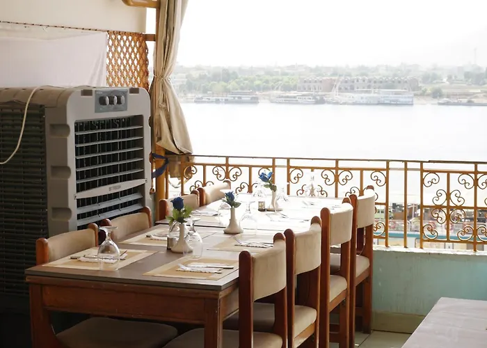Merry Land Hotel & Roof Top Nile Restaurant Luxor