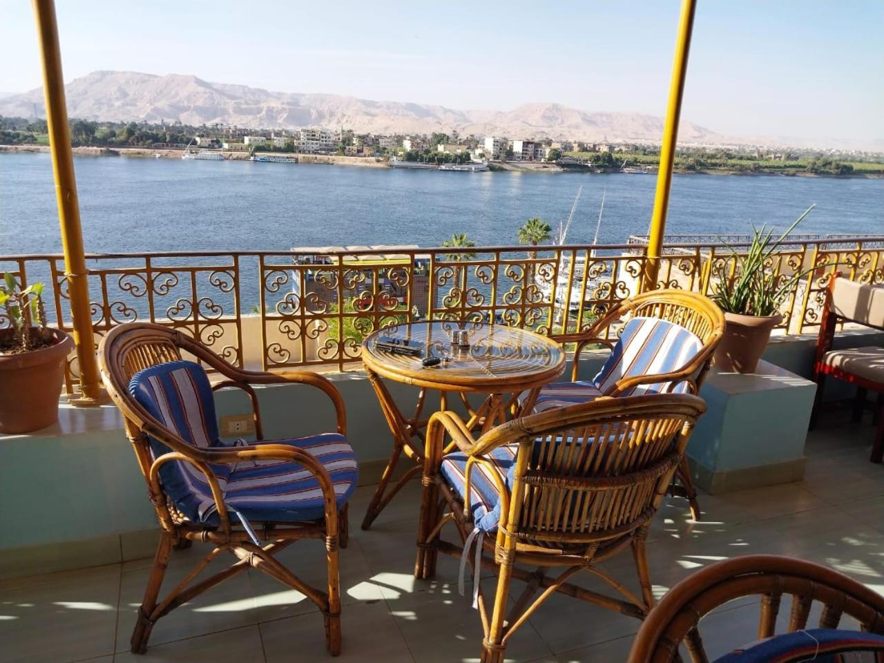 Merry Land & Roof Nile Restaurant Hotel