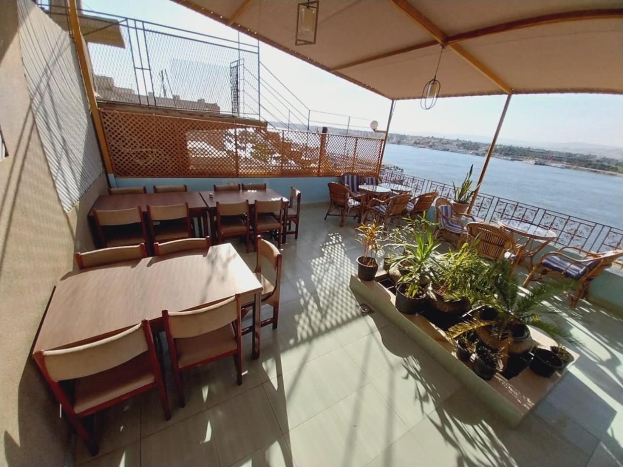 Merry Land & Roof Nile Restaurant Hotel 2*