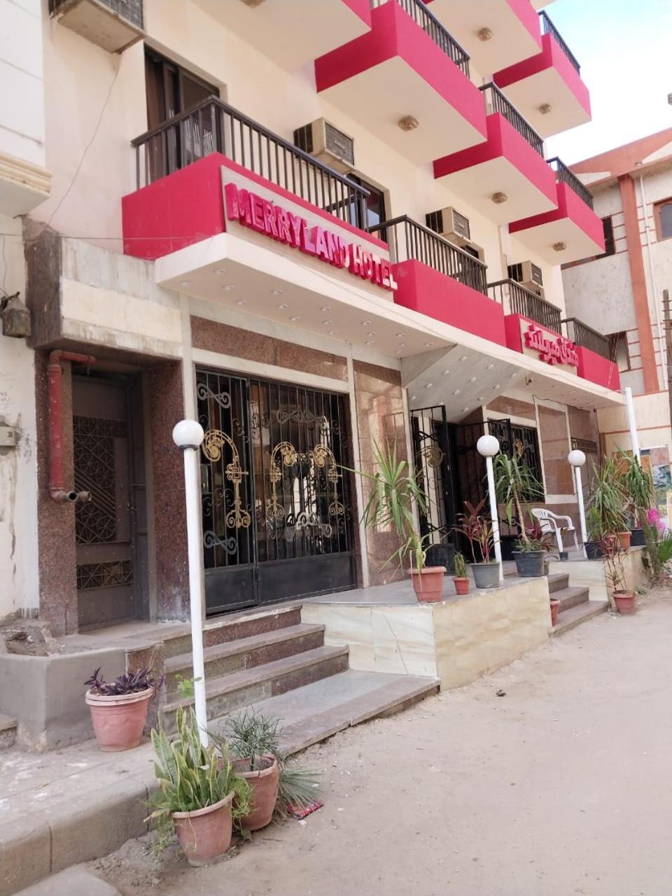 Hotel Merry Land & Roof Nile Restaurant