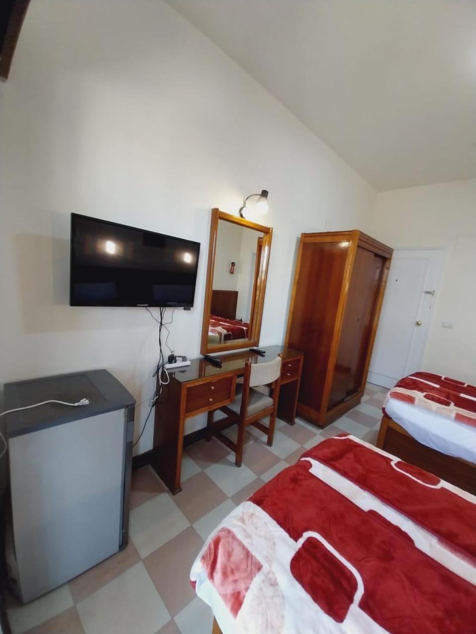 Hotel Merry Land & Roof Nile Restaurant 2*