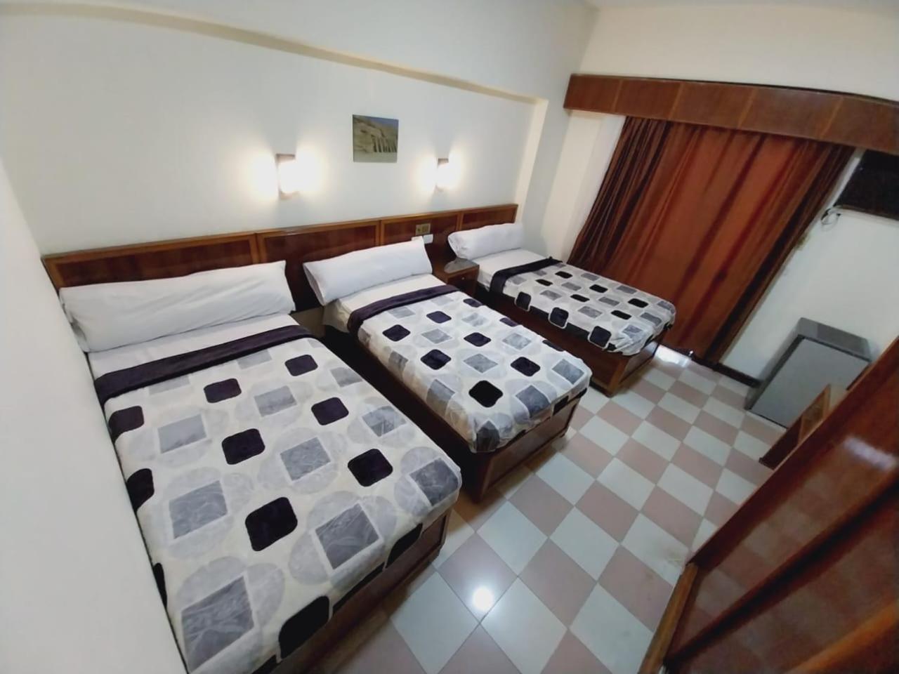 Hotel Merry Land & Roof Nile Restaurant