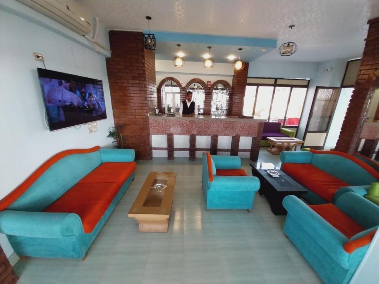 Merry Land & Roof Nile Restaurant Отель