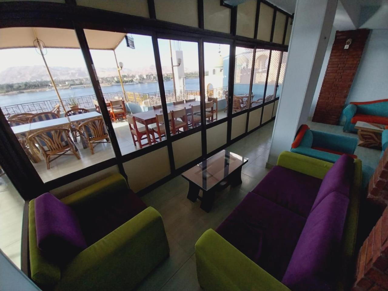 Merry Land & Roof Nile Restaurant Отель Луксор