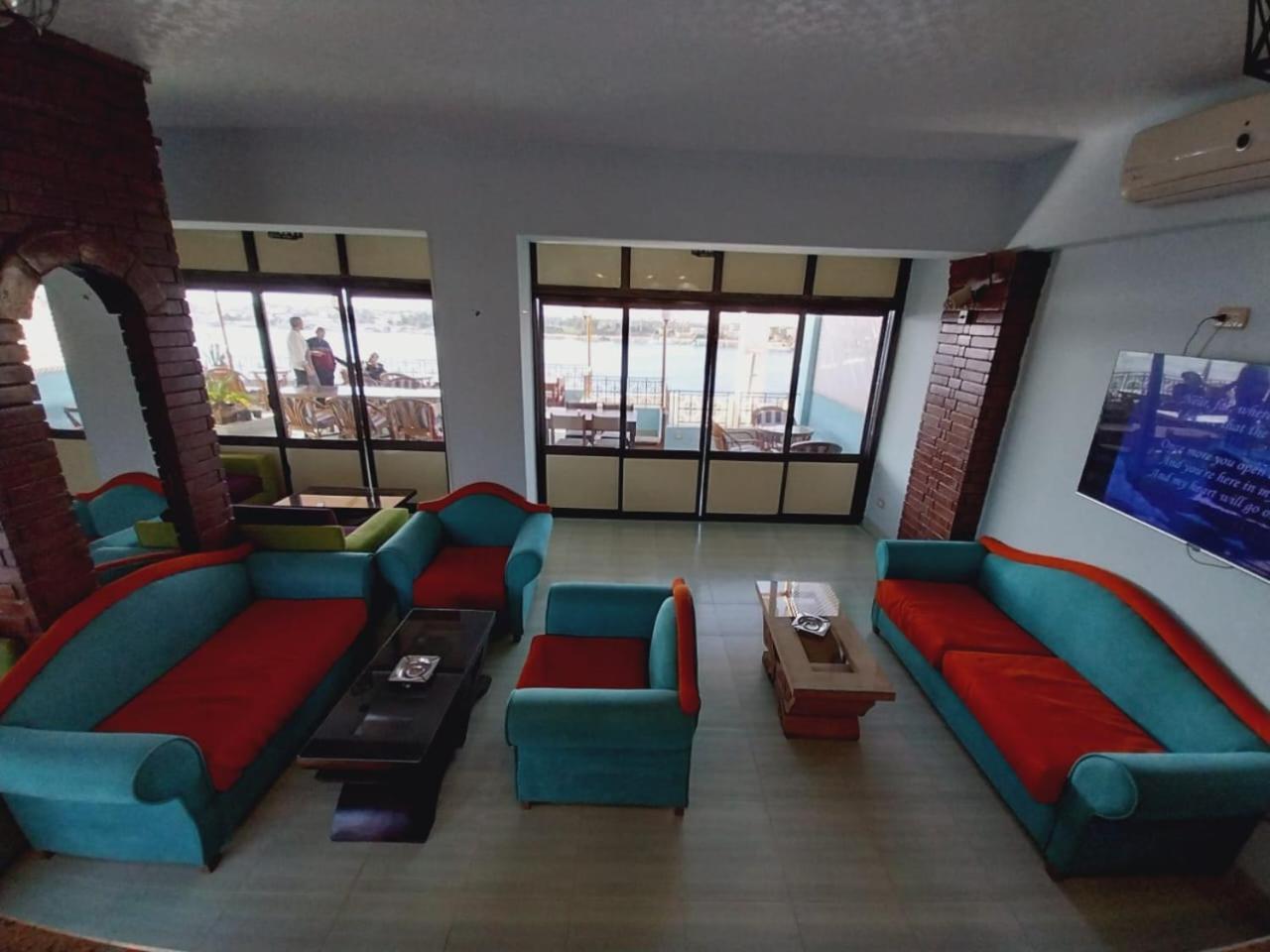 Merry Land & Roof Nile Restaurant Отель