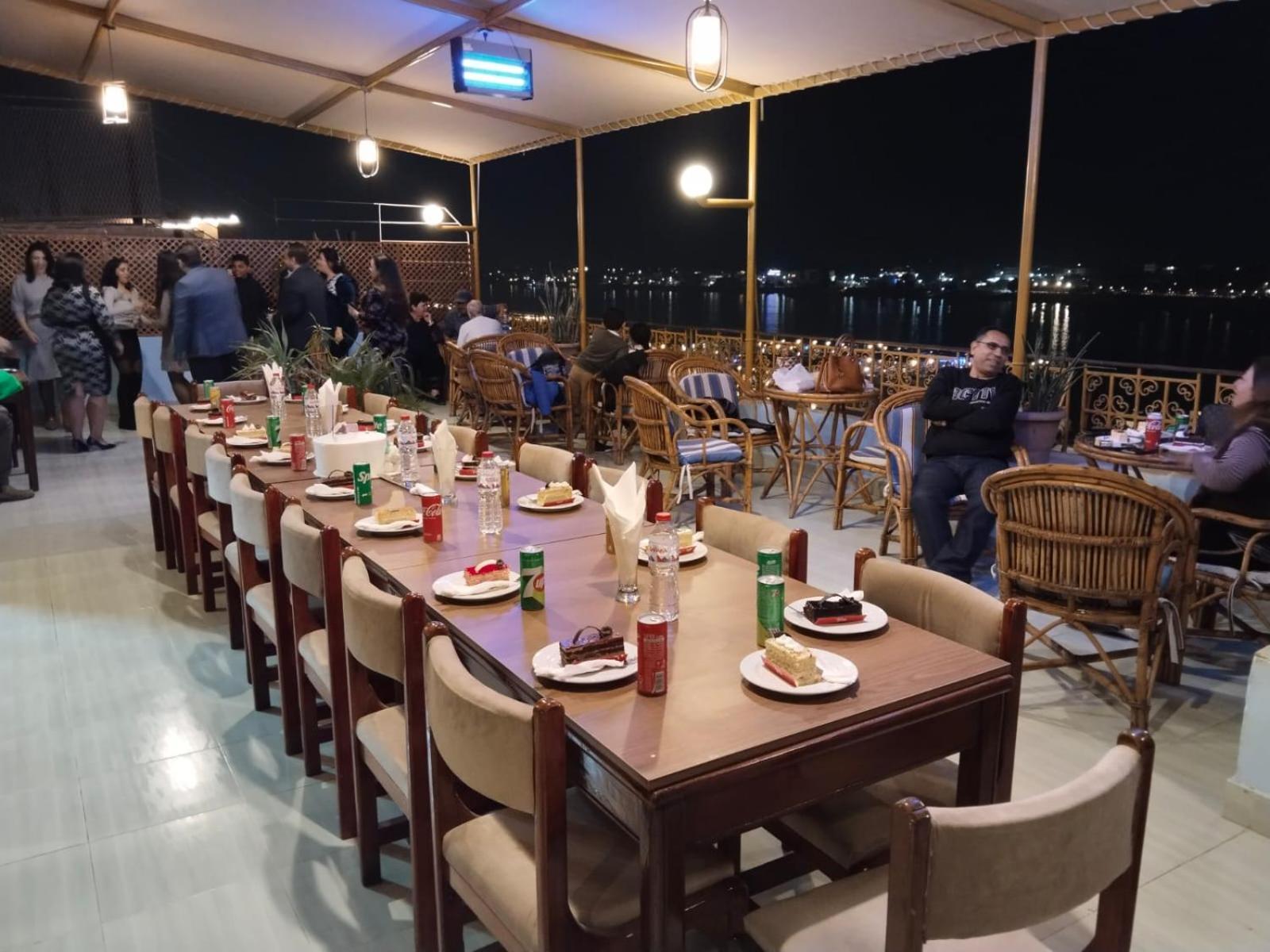 Hotel Merry Land & Roof Nile Restaurant