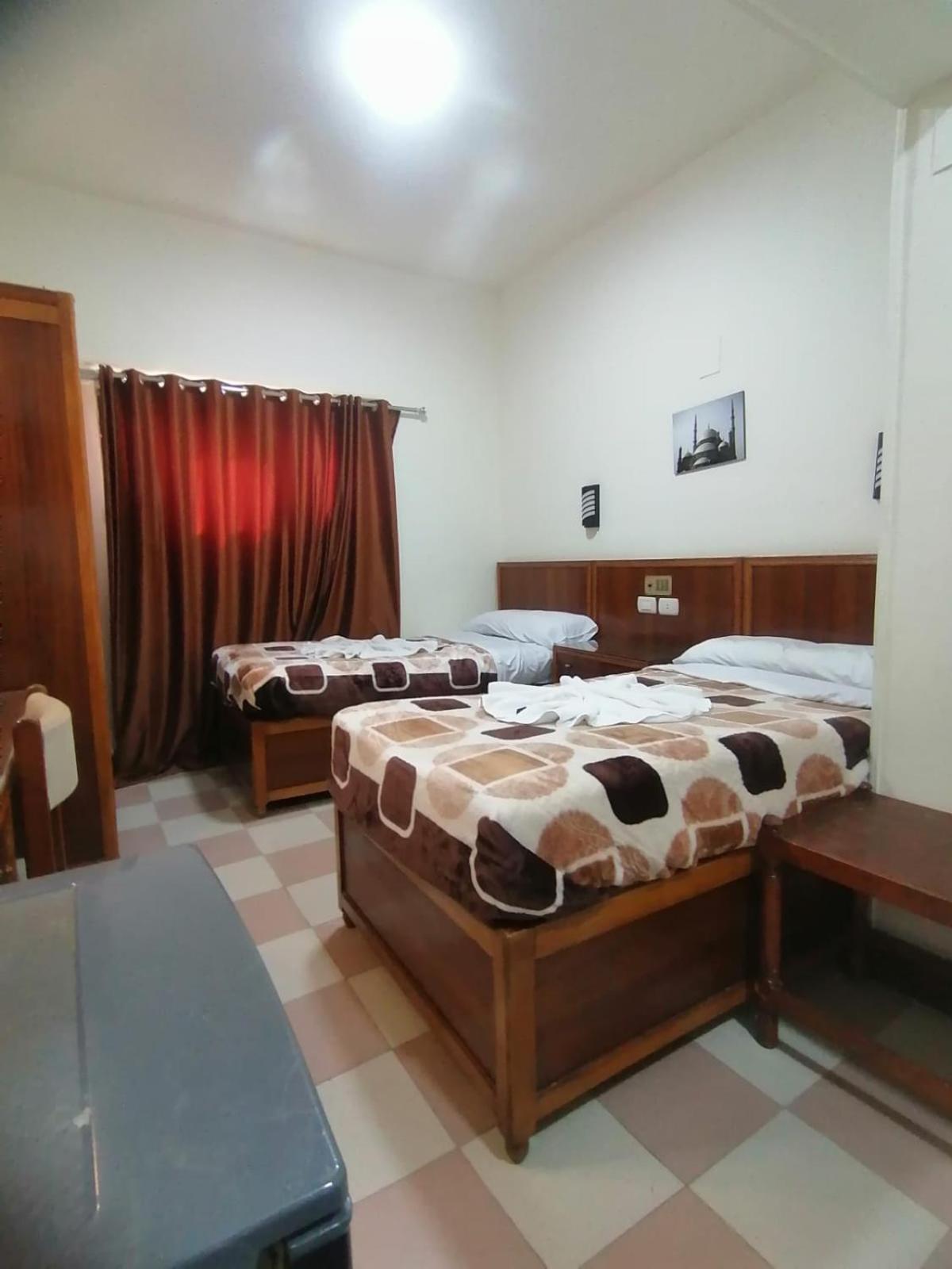 Merry Land & Roof Nile Restaurant Hotel 2*