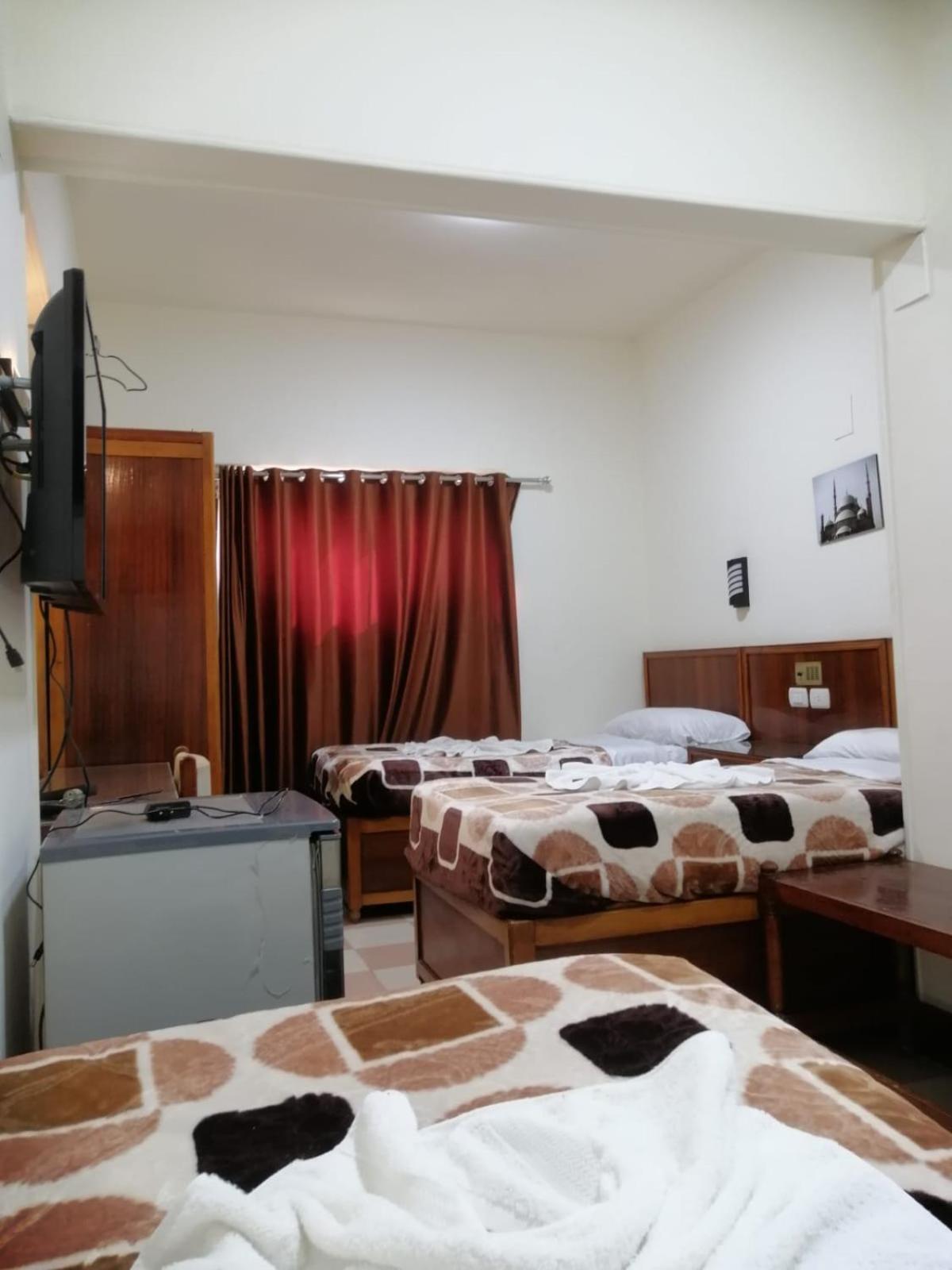 Merry Land & Roof Nile Restaurant Hotel 2*