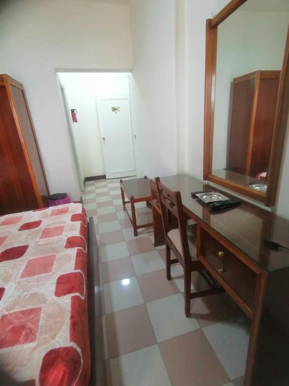 Hotel Merry Land & Roof Nile Restaurant 2*