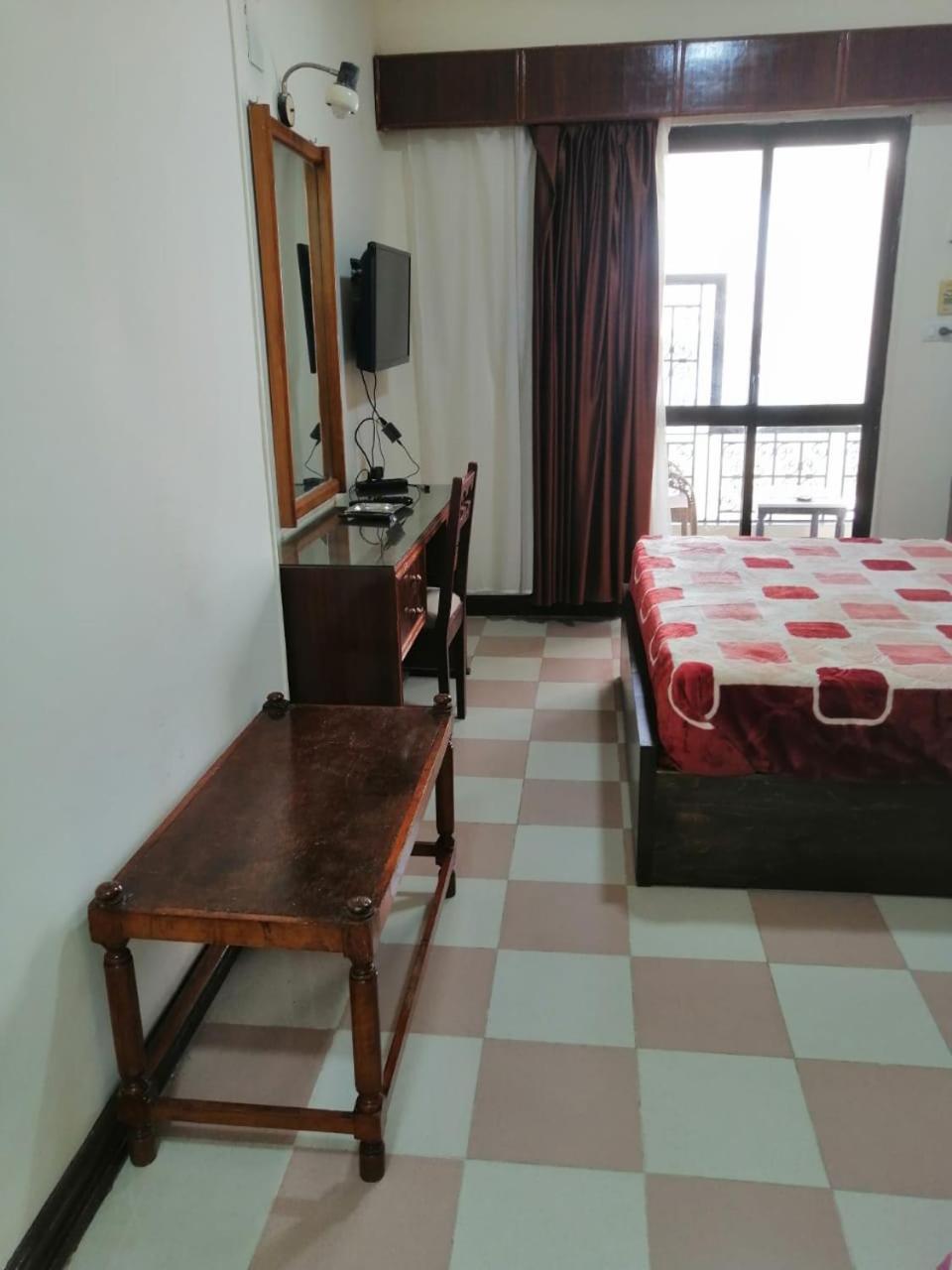 Merry Land & Roof Nile Restaurant Hotel 2*