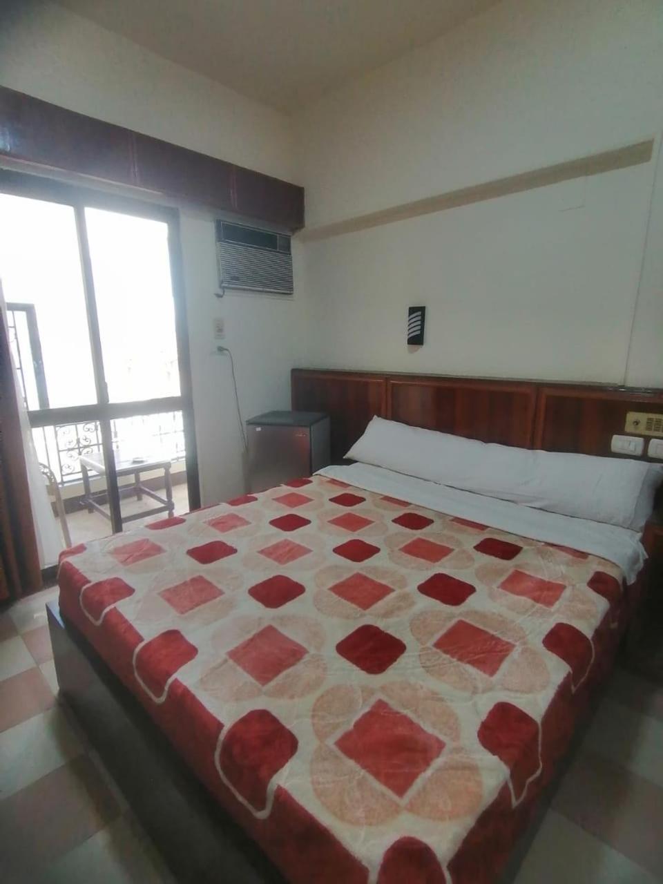 Merry Land & Roof Nile Restaurant Hotel 2*