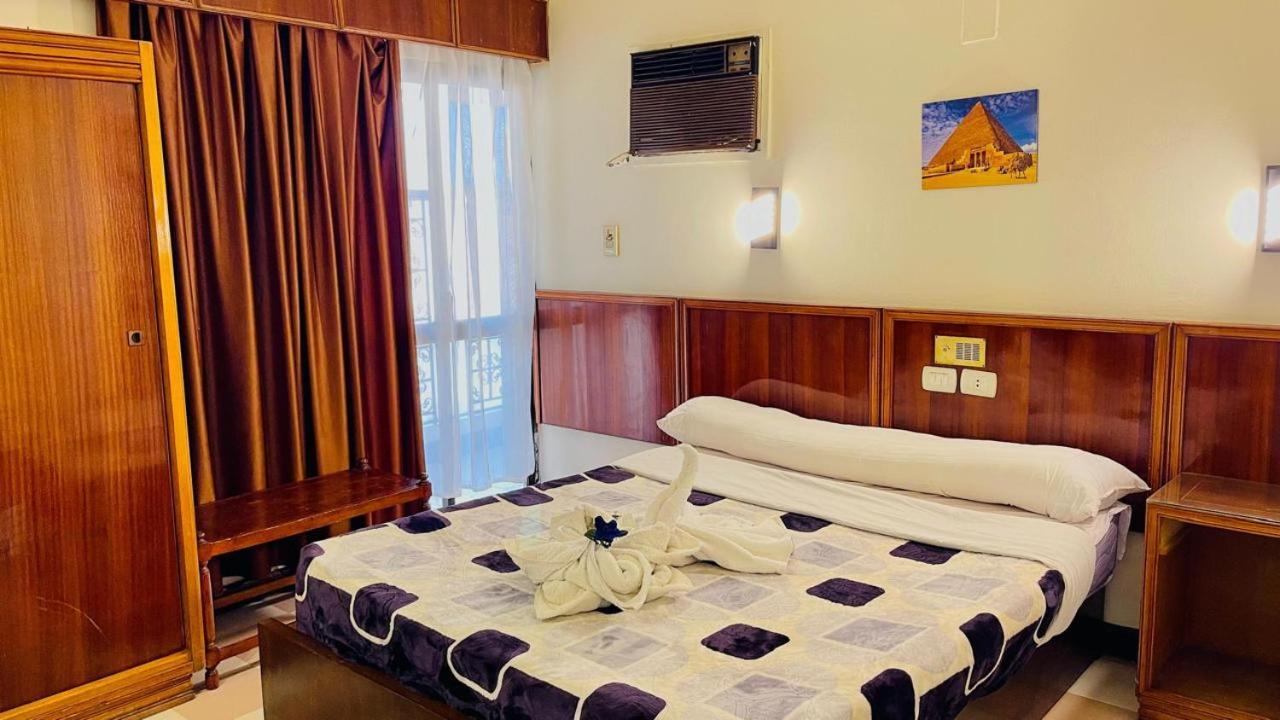Hotel Merry Land & Roof Nile Restaurant Luxor
