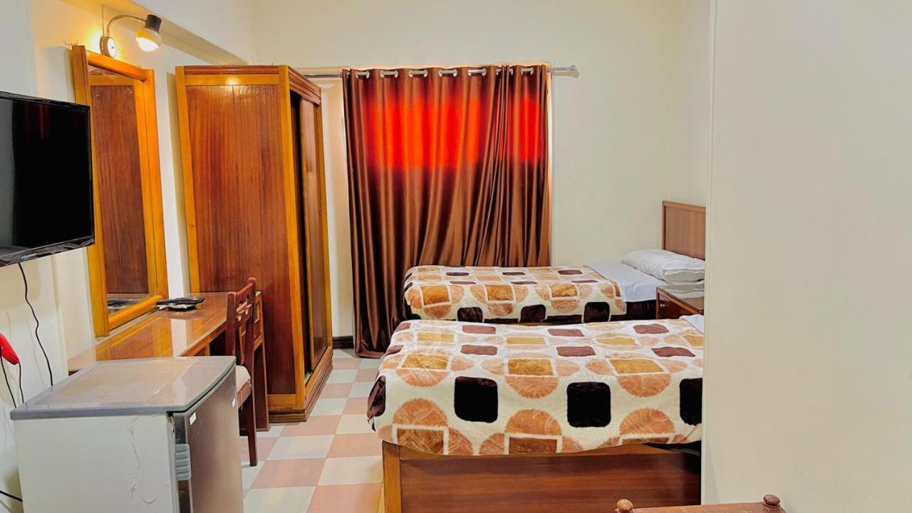 Hotel Merry Land & Roof Nile Restaurant