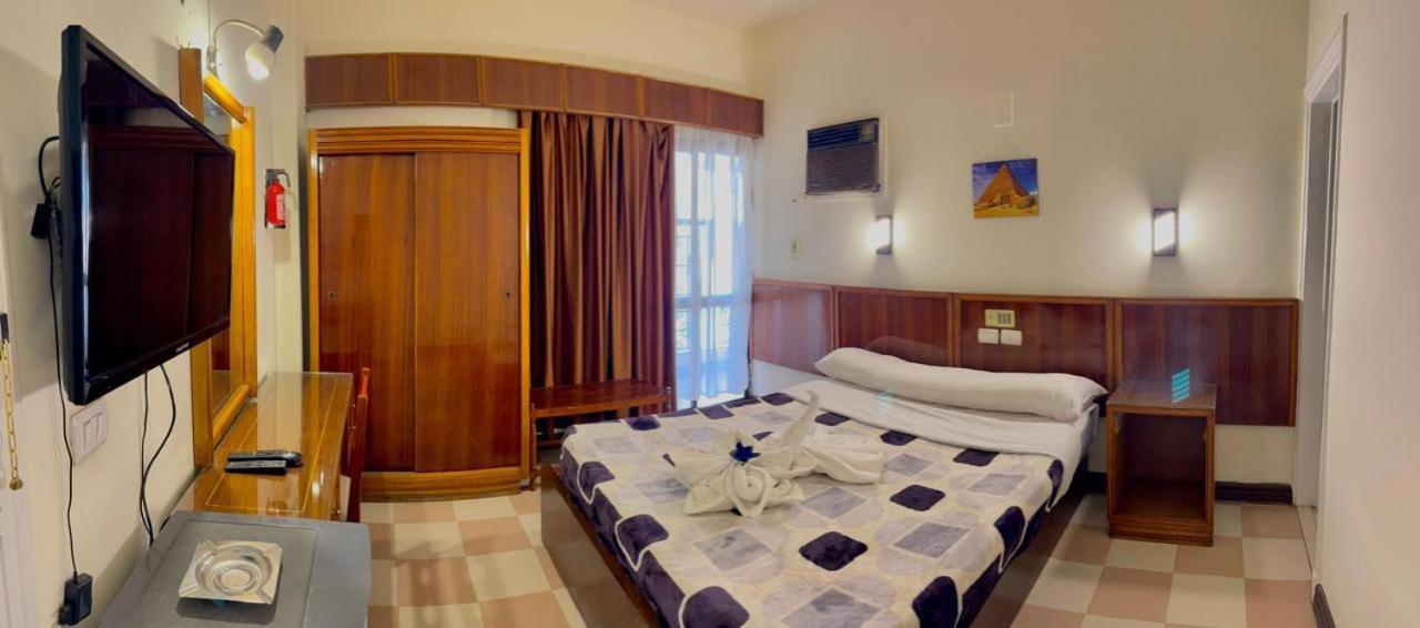 Hotel Merry Land & Roof Nile Restaurant 2*