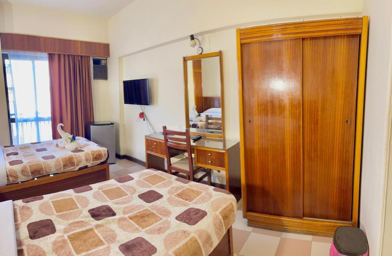 Merry Land & Roof Nile Restaurant 2*