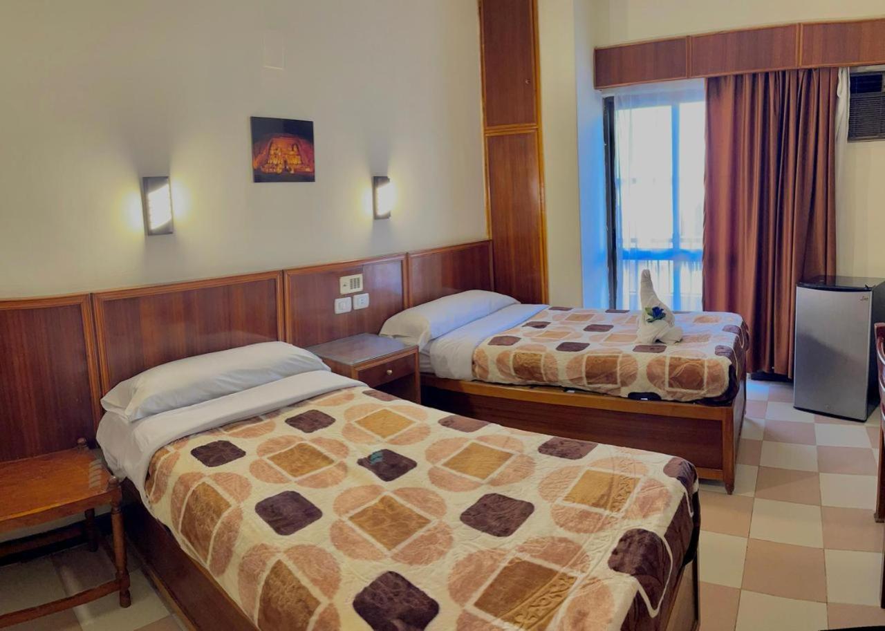 Hotel Merry Land & Roof Nile Restaurant