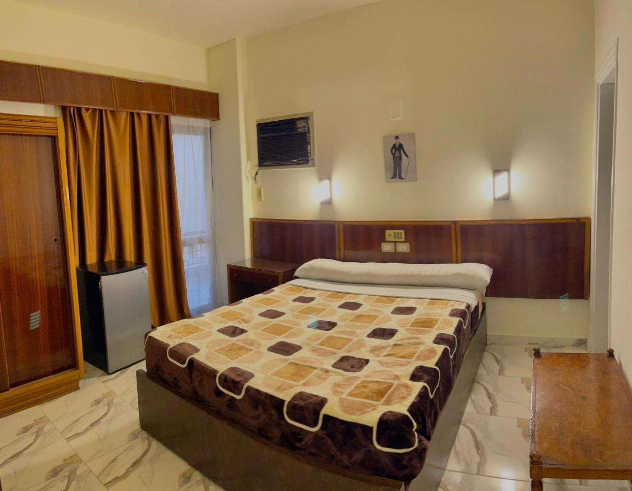 Merry Land & Roof Nile Restaurant 2*