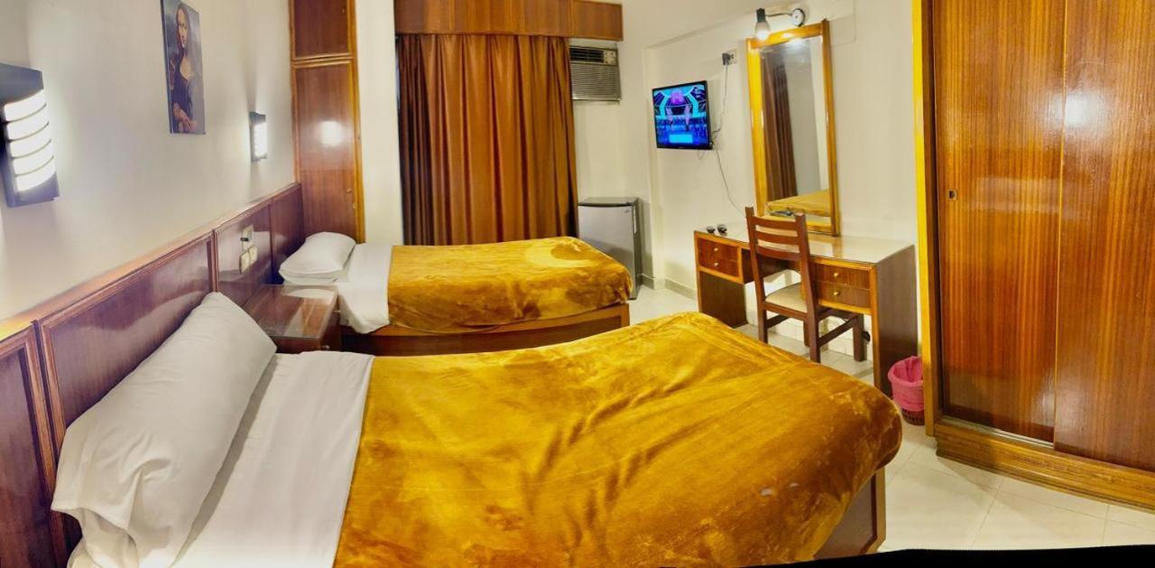Merry Land & Roof Nile Restaurant Hotel 2*