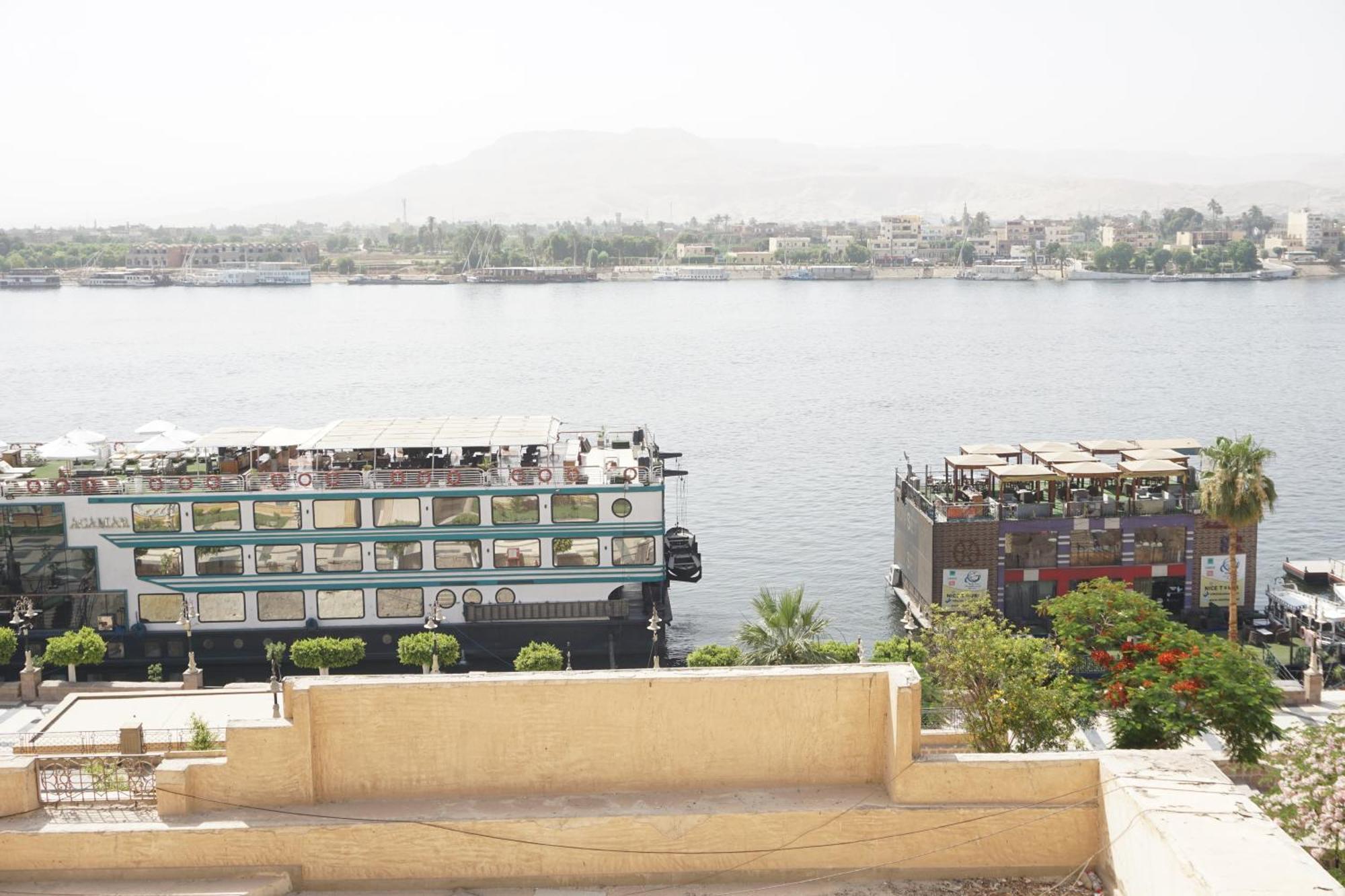 Merry Land & Roof Nile Restaurant Otel Luksor