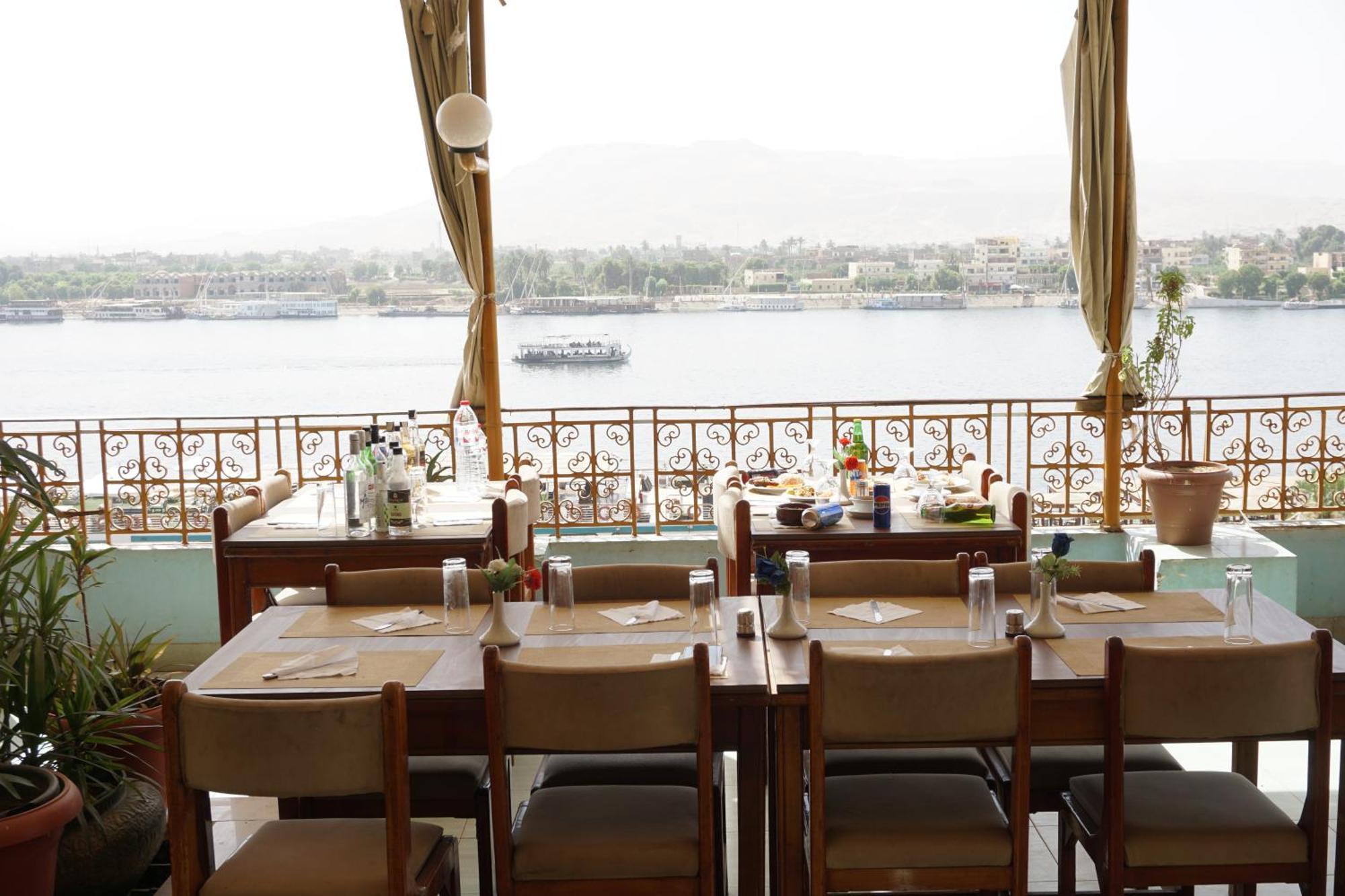 Merry Land & Roof Nile Restaurant Otel Luksor