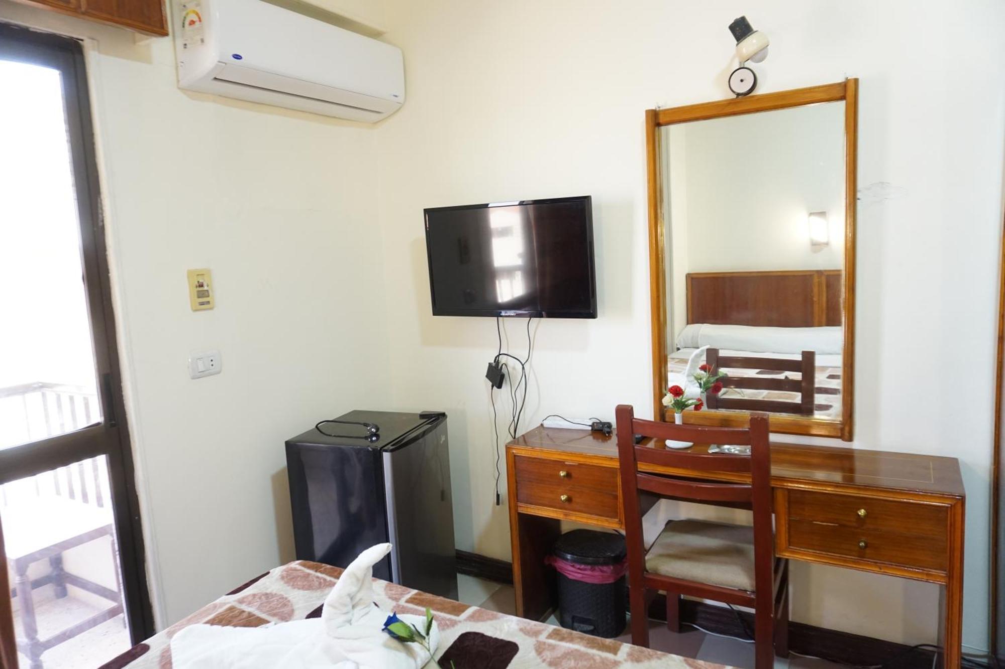 Merry Land & Roof Nile Restaurant 2* Luksor